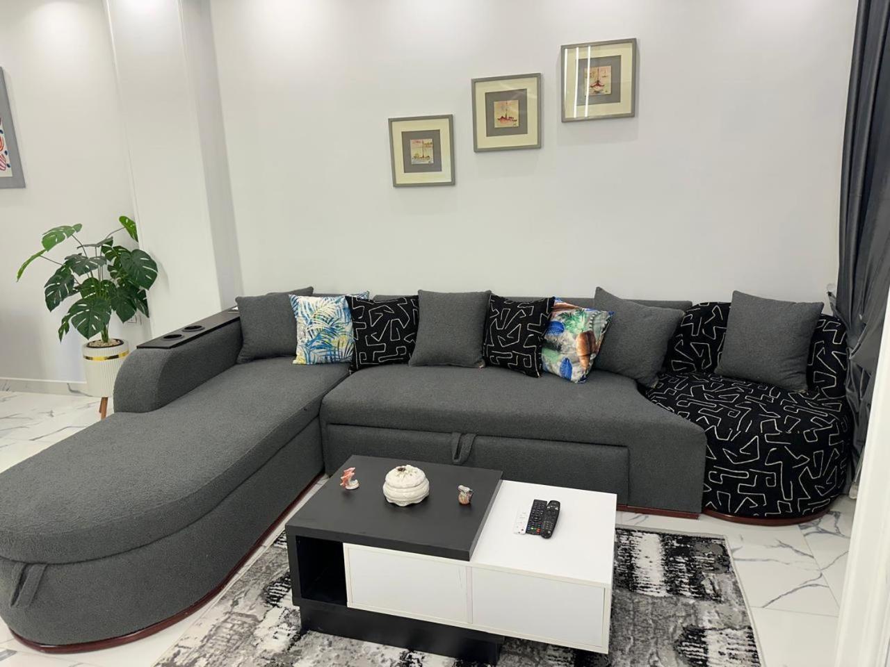 Apartment At Avin